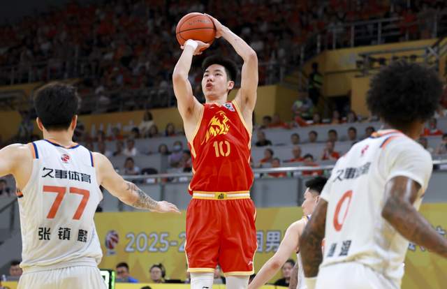 4年1.785亿！篮网要抢里夫斯，湖人该跟上吗？