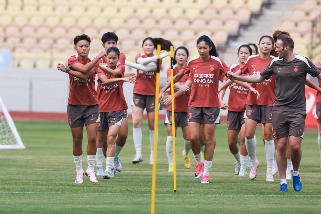 国足无缘世界杯24年 董路呐喊：2034年我们必进世界杯 最晚那一天