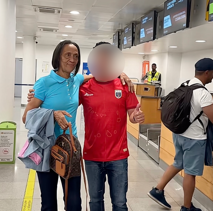 记者：海港今天飞赴深圳，吾米提江留沪康复
